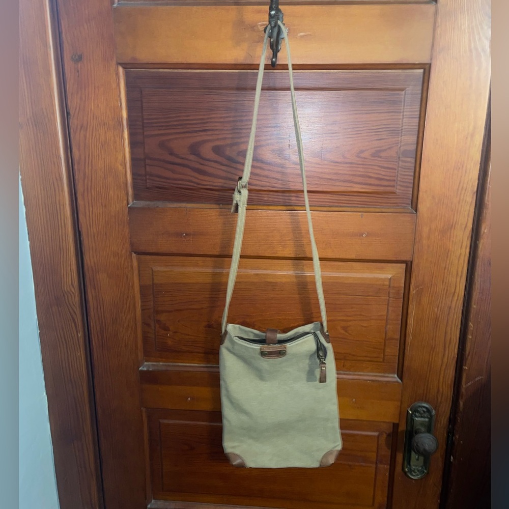 Tan Canvas Crossbody Purse *Make Offers* - Picture 4 of 9